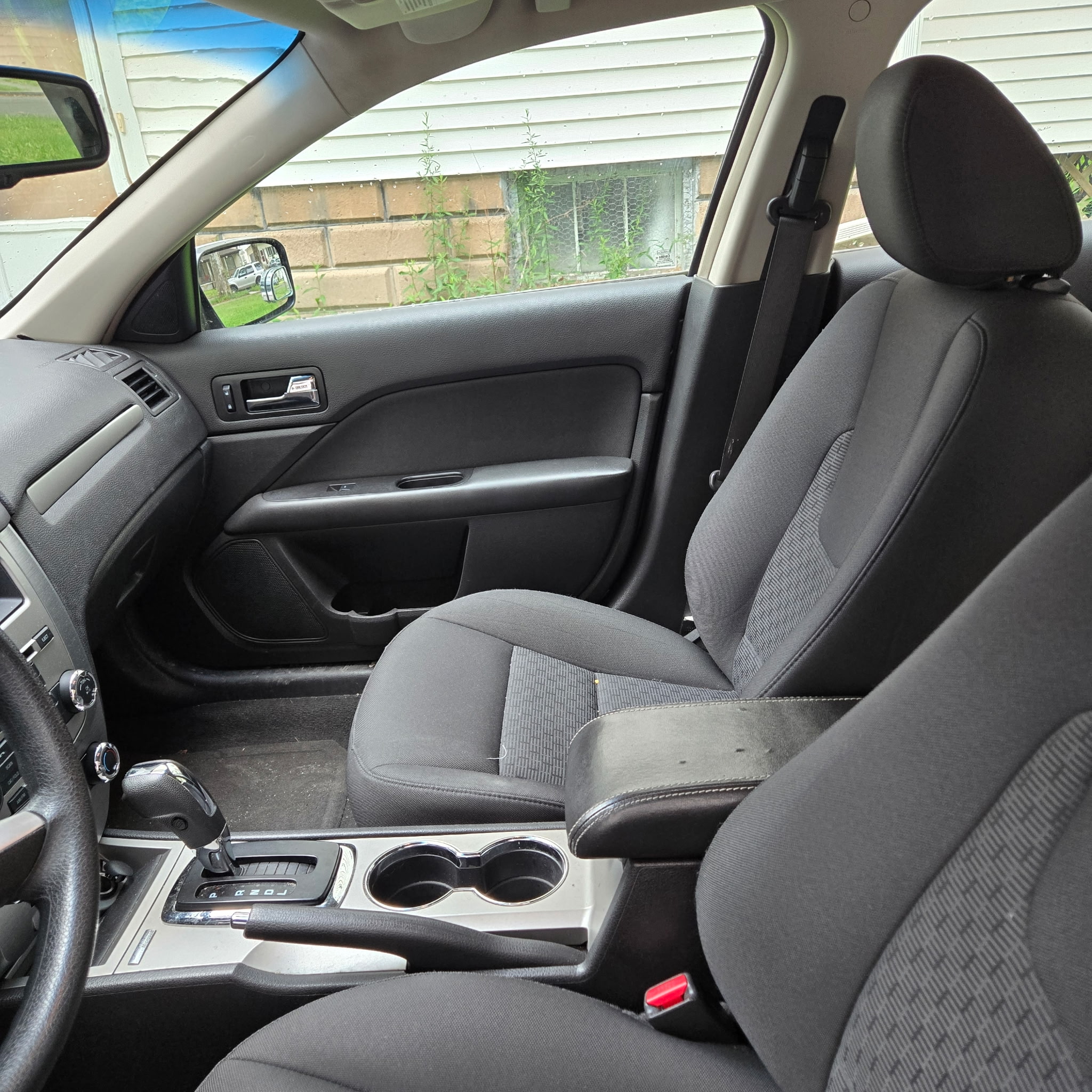 Used 2010 Ford Fusion SE FWD image 10