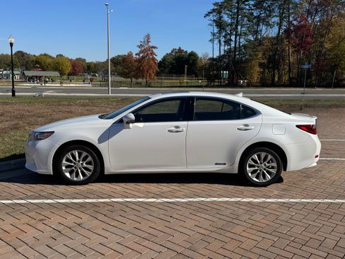 Used 2014 Lexus ES 300h image 11