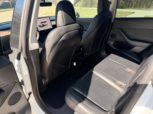 Used 2022 Tesla Model Y Performance image 18