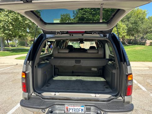 Used 2005 Chevrolet Suburban LS w/ Preferred Equipment Group image 5