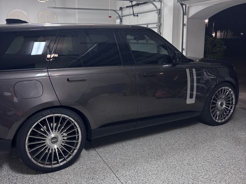 Used 2023 Land Rover Range Rover First Edition image 1