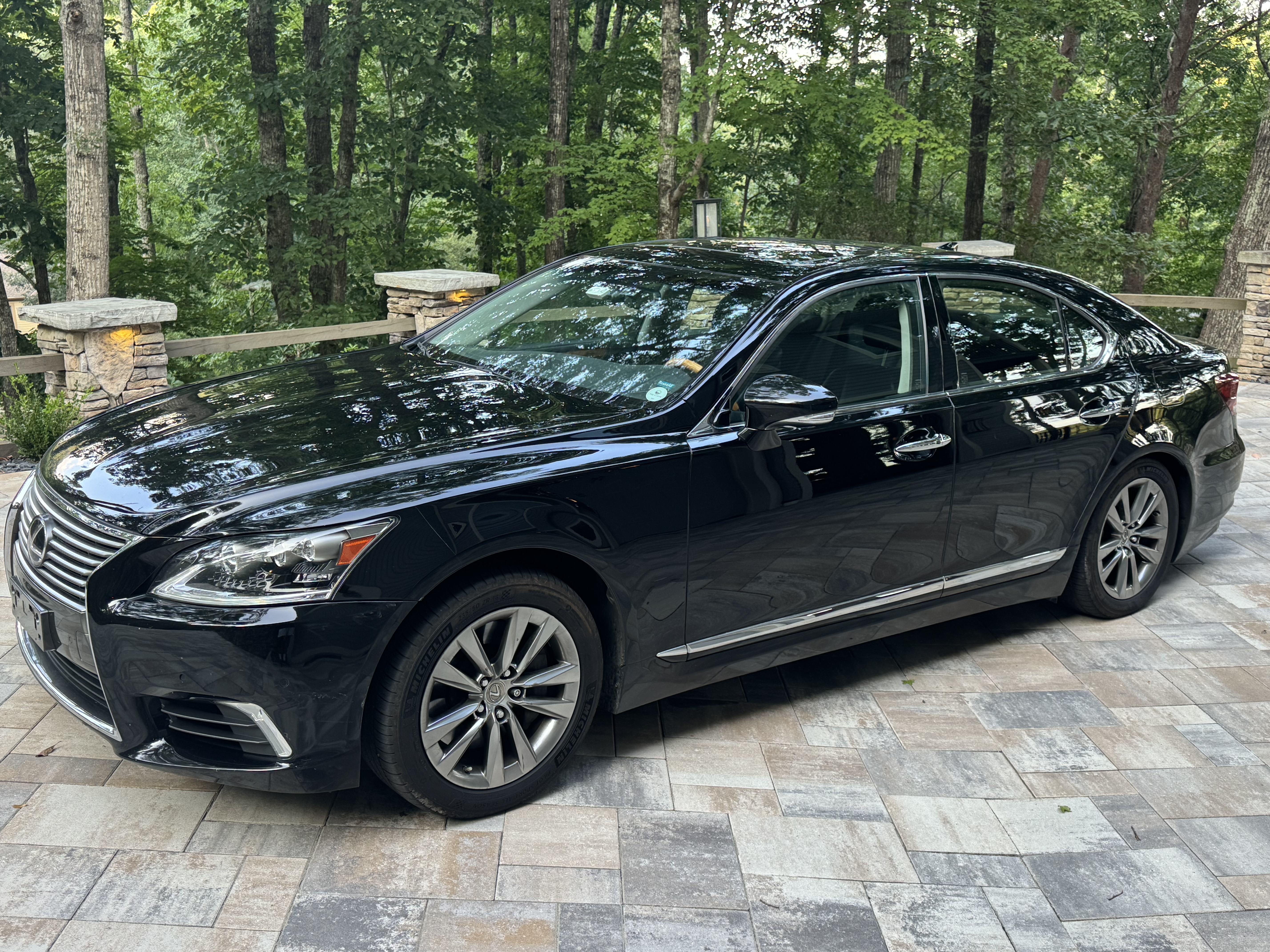 Used 2017 Lexus LS 460 AWD w/ Comfort Package image 9