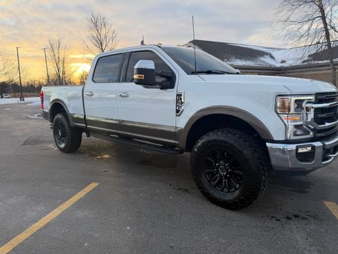 Used 2022 Ford F350 Lariat w/ Tremor Off-Road Package image 4