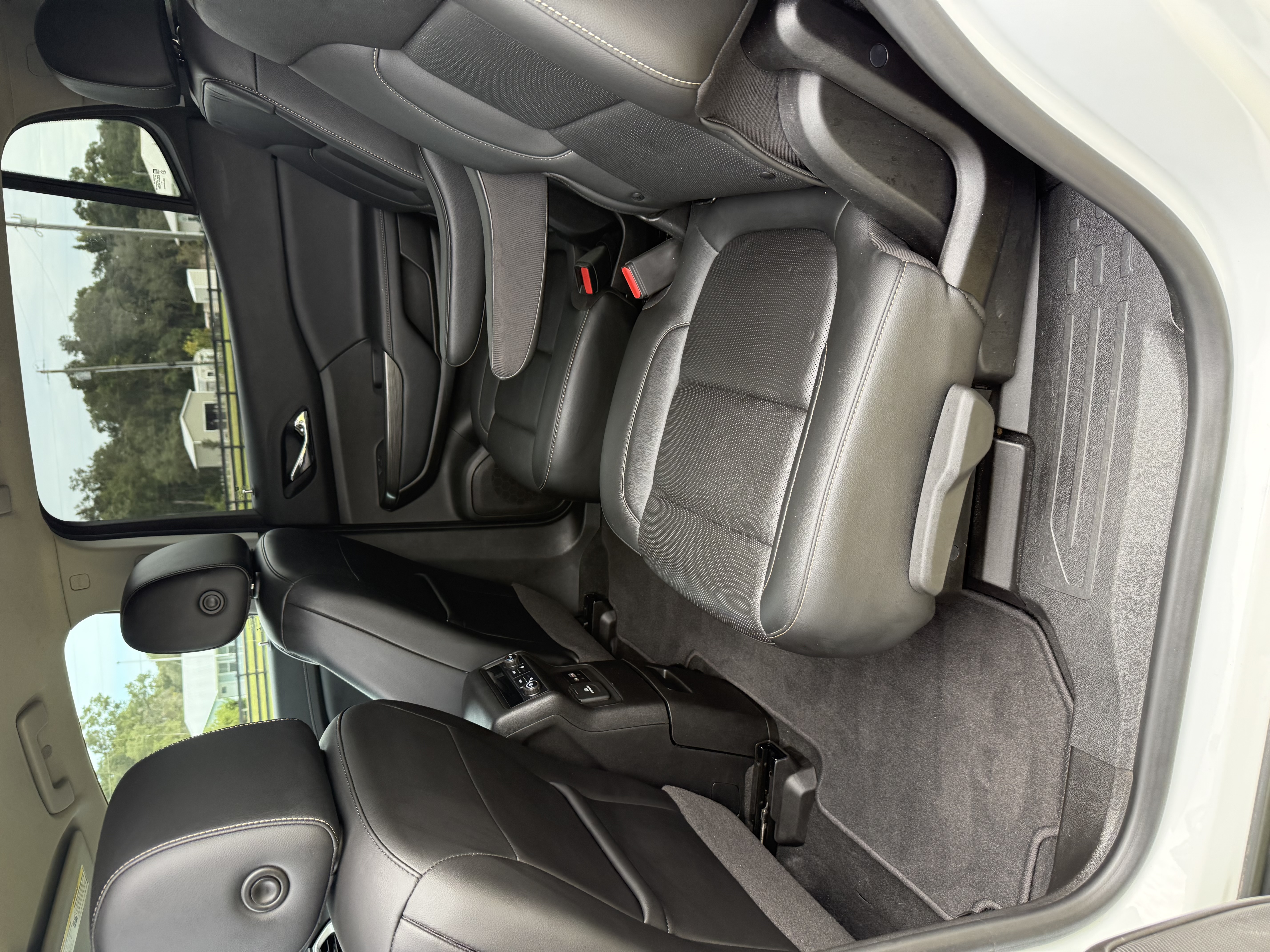 Used 2021 GMC Acadia SLT w/ Technology Package FWD image 18