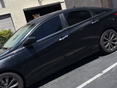 Used 2011 Hyundai Sonata SE FWD image 2