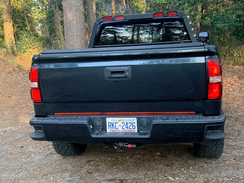 Used 2017 GMC Sierra 1500 SLE w/ SLE Value Package image 10