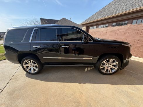 Used 2019 Cadillac Escalade Premium Luxury AWD/4WD image 6