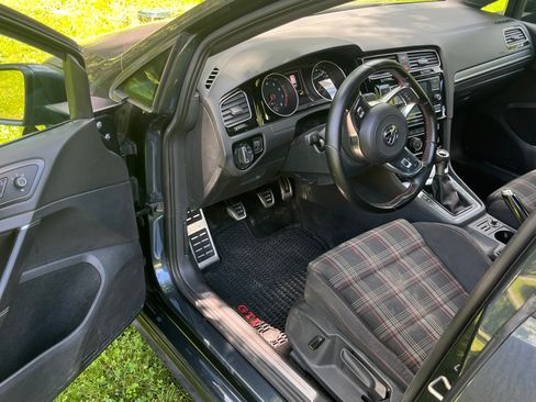 Used 2018 Volkswagen GTI S FWD image 14