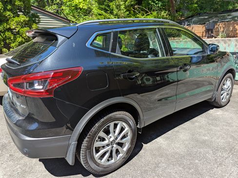 Used 2021 Nissan Rogue Sport SV w/ Technology Package image 5