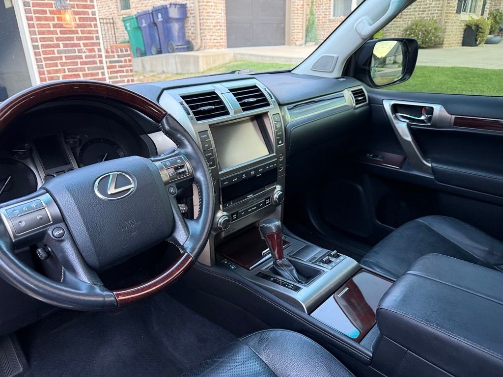 Used 2014 Lexus GX 460 w/ Premium Package AWD/4WD image 14