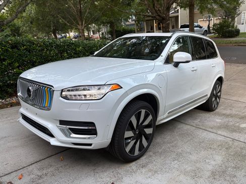 Used 2023 Volvo XC90 T8 Ultimate w/ Lounge Package image 1