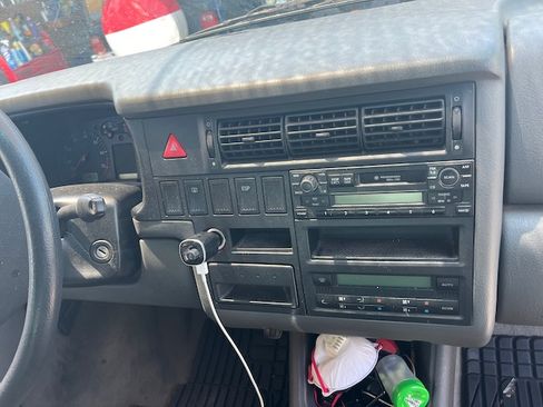 Used 2001 Volkswagen Eurovan FWD image 10