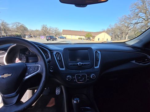 Used 2017 Chevrolet Malibu LS image 9