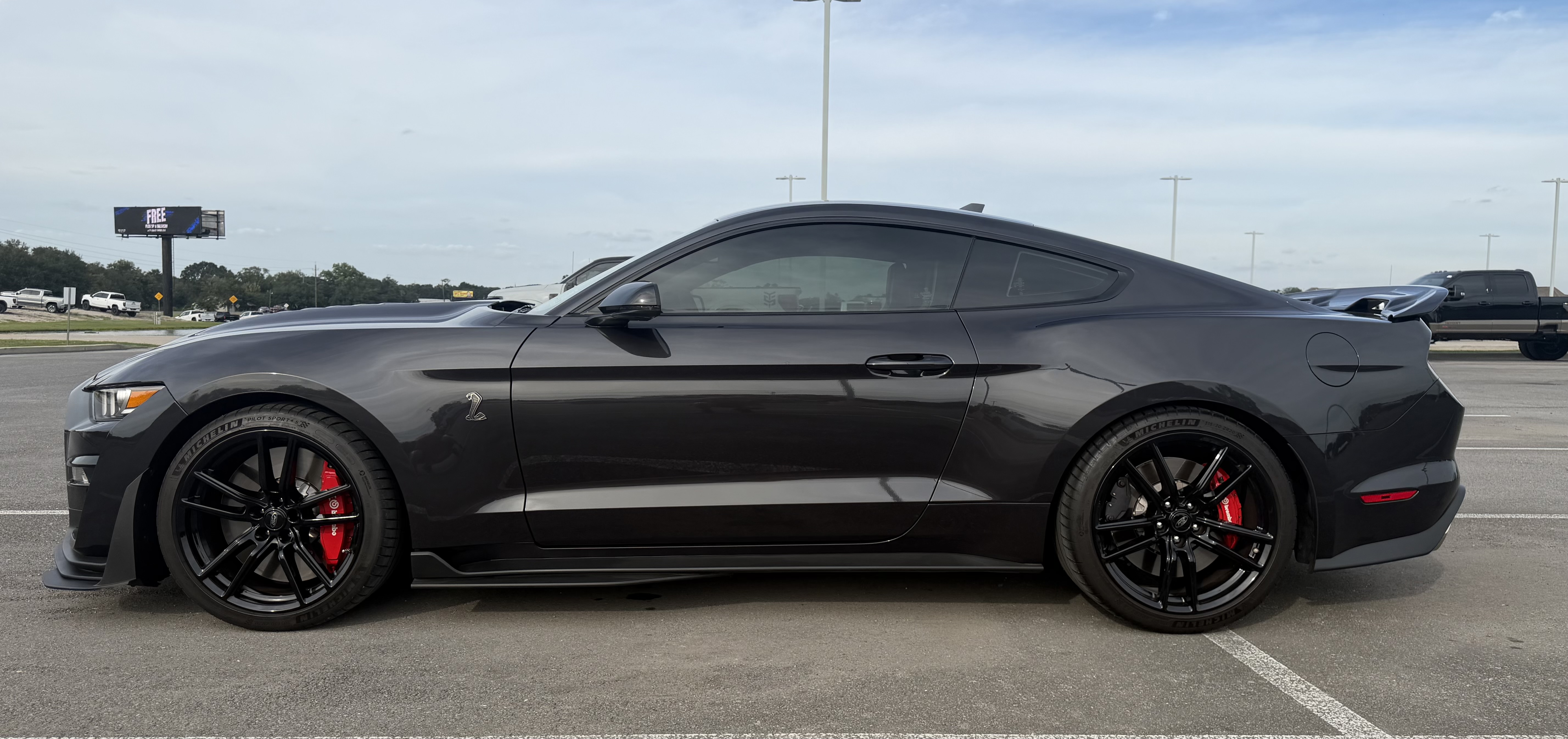 Used 2022 Ford Mustang Shelby GT500 w/ Technology Package RWD image 1