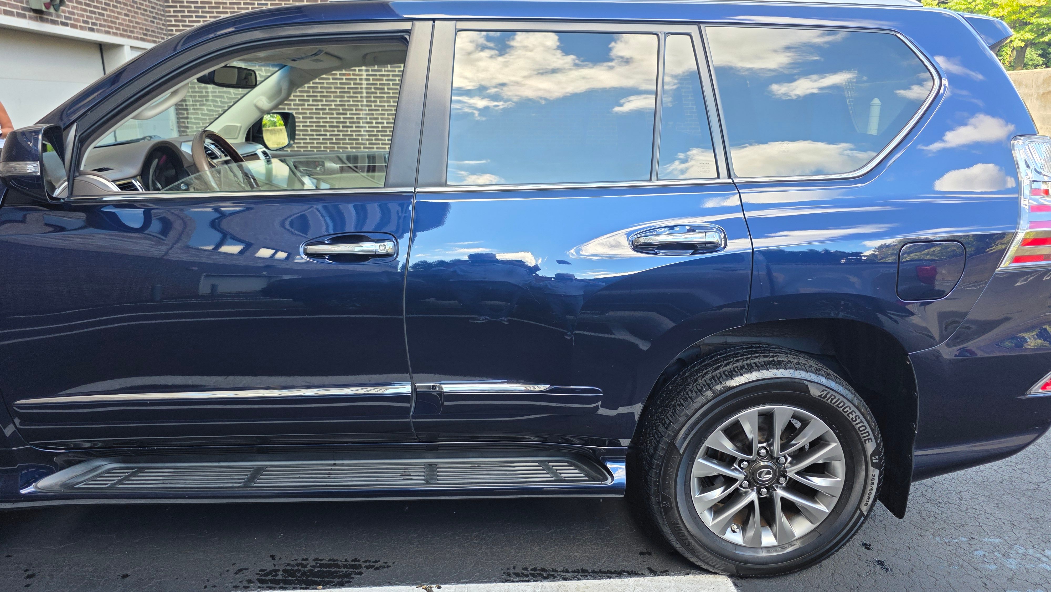 Used 2017 Lexus GX 460 Luxury AWD/4WD image 2