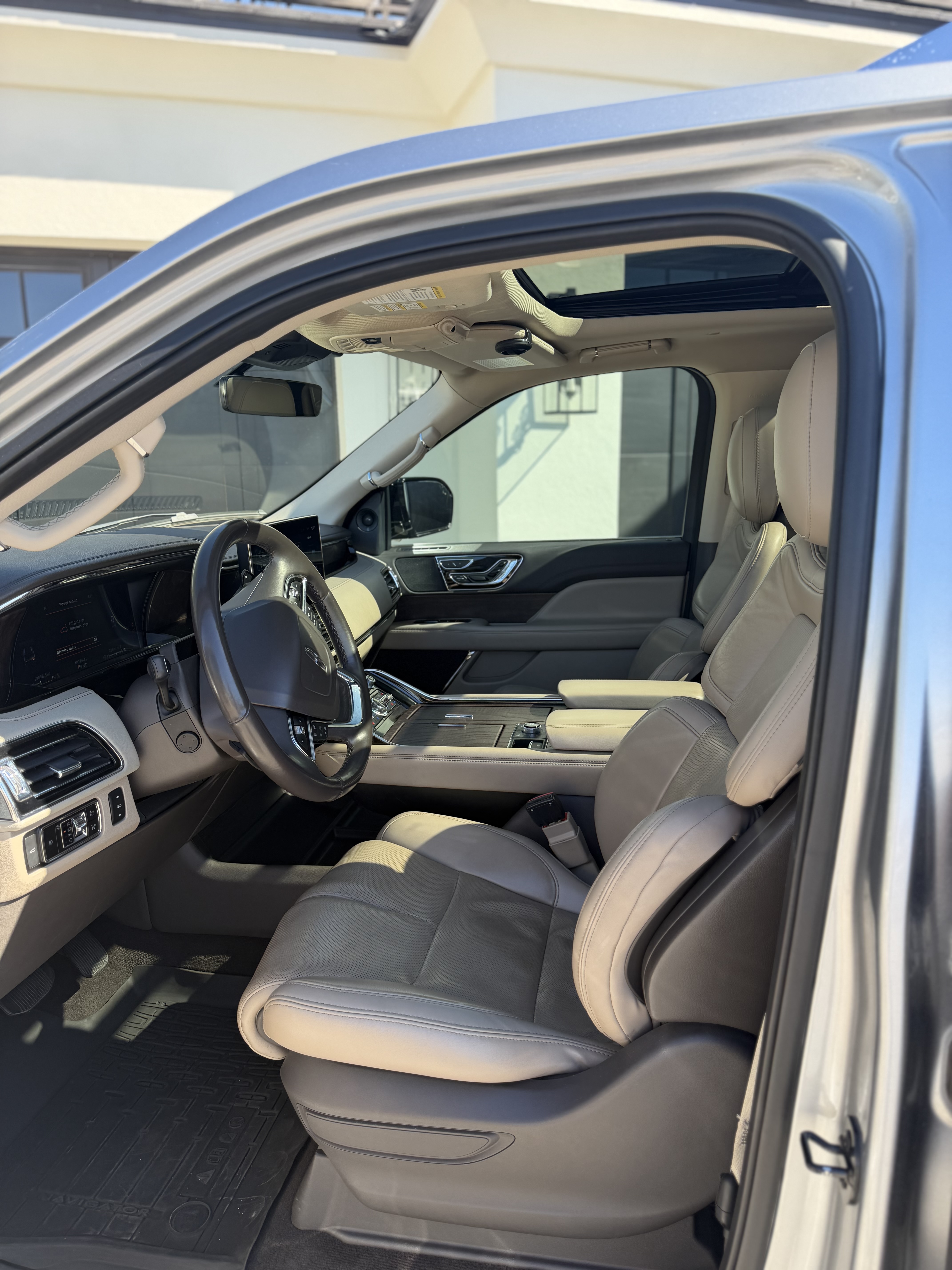Used 2023 Lincoln Navigator L Reserve AWD/4WD image 14