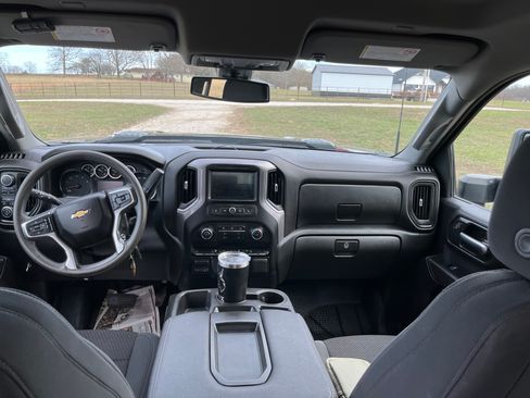 Used 2022 Chevrolet Silverado 2500 Custom w/ Custom Value Package image 12