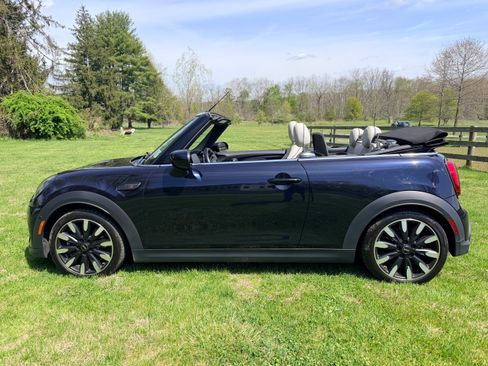 Used 2022 MINI Cooper S w/ Driver Assistance Package FWD image 2