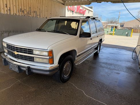 Used 1993 Chevrolet Suburban 2500 image 1