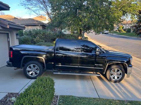 Used 2018 GMC Sierra 1500 SLT w/ Enhanced Driver Alert Package image 6