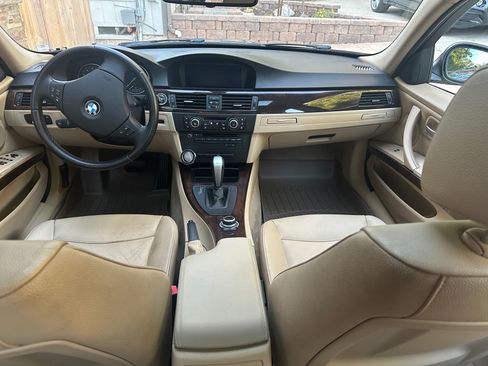 Used 2011 BMW 328i xDrive Sedan AWD/4WD image 5