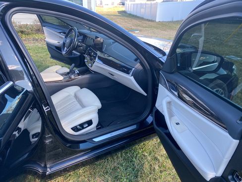 Used 2018 BMW 530e xDrive image 13