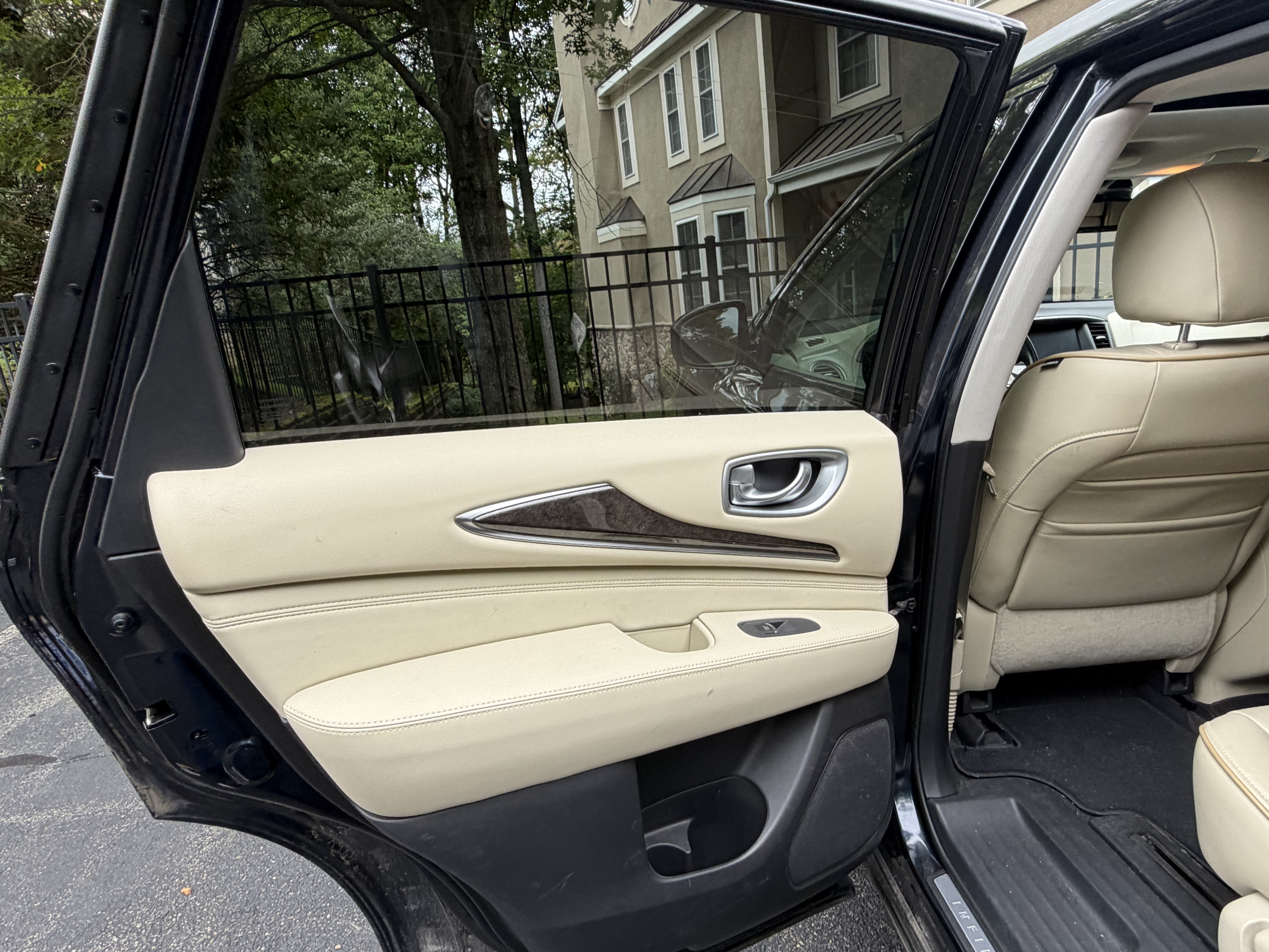 Used 2015 INFINITI QX60 Luxe w/ Premium Plus Package AWD/4WD image 12