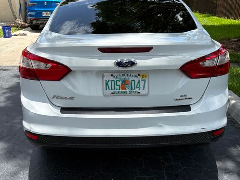 Used 2013 Ford Focus SE FWD image 2