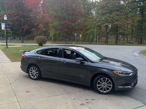 Used 2018 Ford Fusion Energi SE image 17