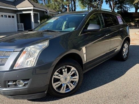 Used 2010 Cadillac SRX Luxury image 4