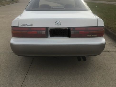 Used 1992 Lexus ES 330 w/ Leather Trim Pkg FWD image 2