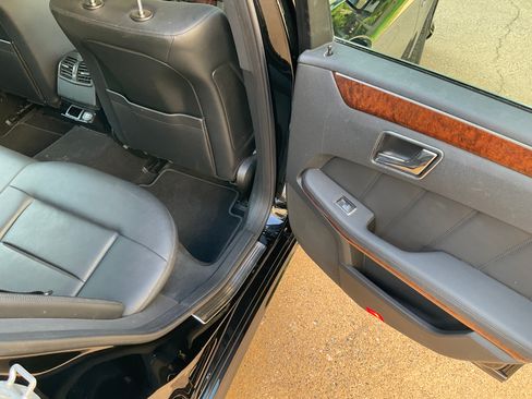 Used 2011 Mercedes-Benz E 350 BlueTEC Sedan image 10