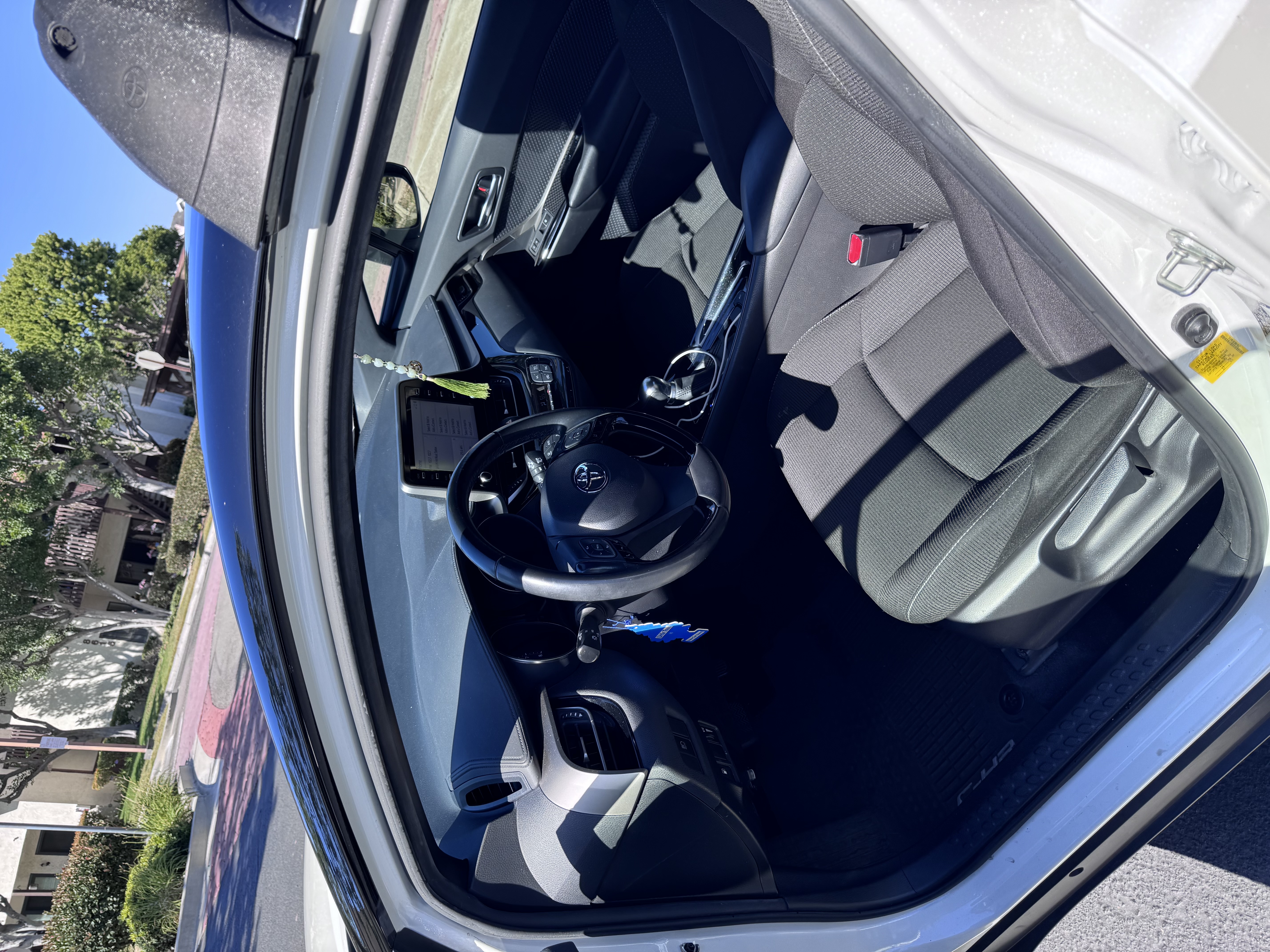 Used 2019 Toyota C-HR XLE FWD image 13