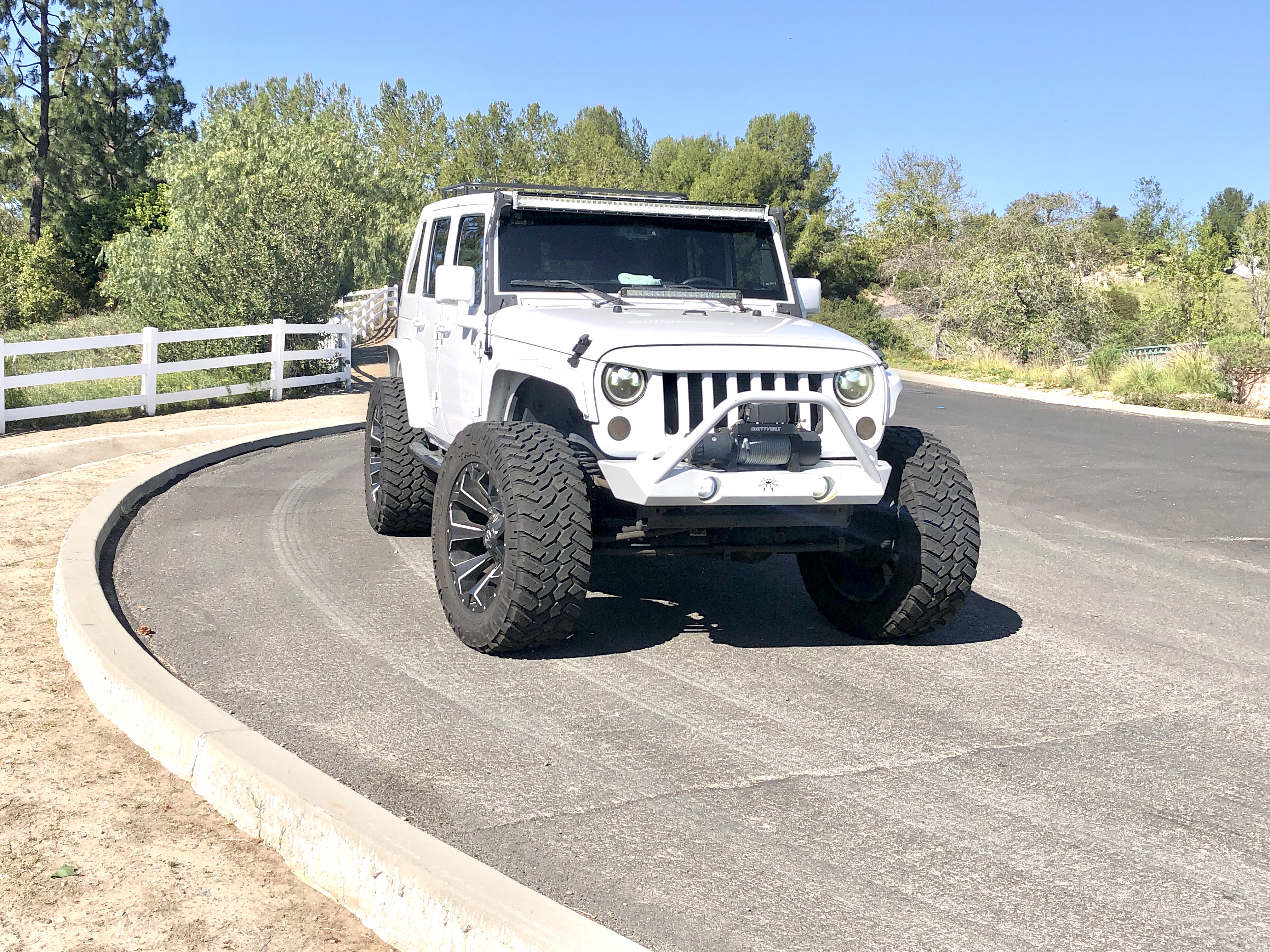 Used 2015 Jeep Wrangler Unlimited Sahara w/ Connectivity Group AWD/4WD image 8