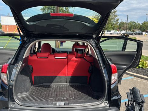 Used 2021 Honda HR-V LX image 8