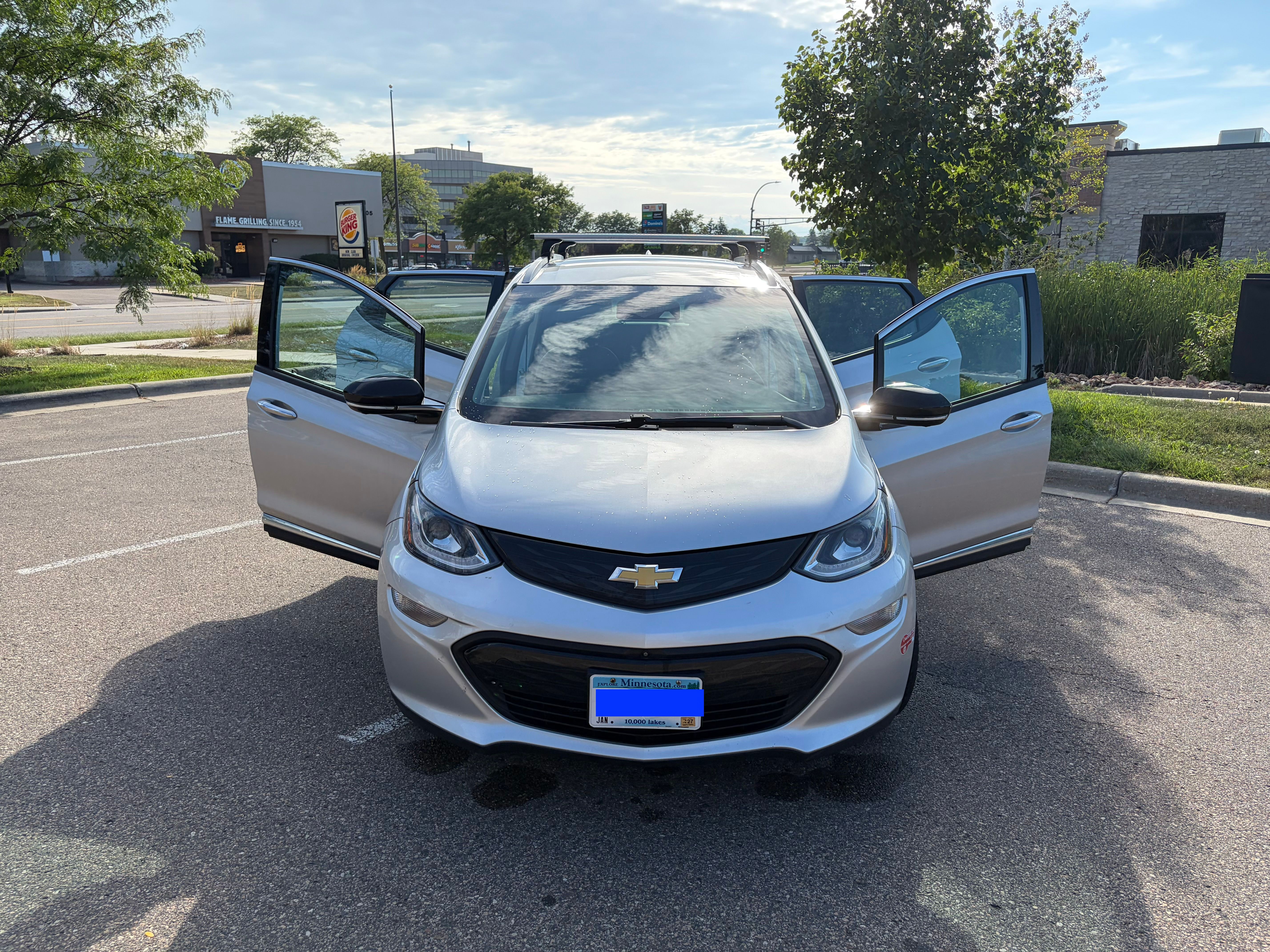 Used 2017 Chevrolet Bolt Premier w/ Driver Confidence II Package FWD image 4