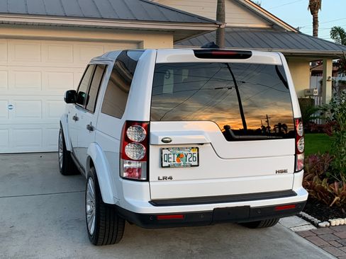 Used 2013 Land Rover LR4 HSE LUX image 2