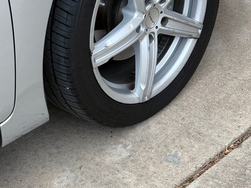 Used 2013 Hyundai Elantra Limited w/ Technology Pkg image 4