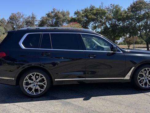 Used 2022 BMW X7 xDrive40i w/ Premium Package AWD/4WD image 4