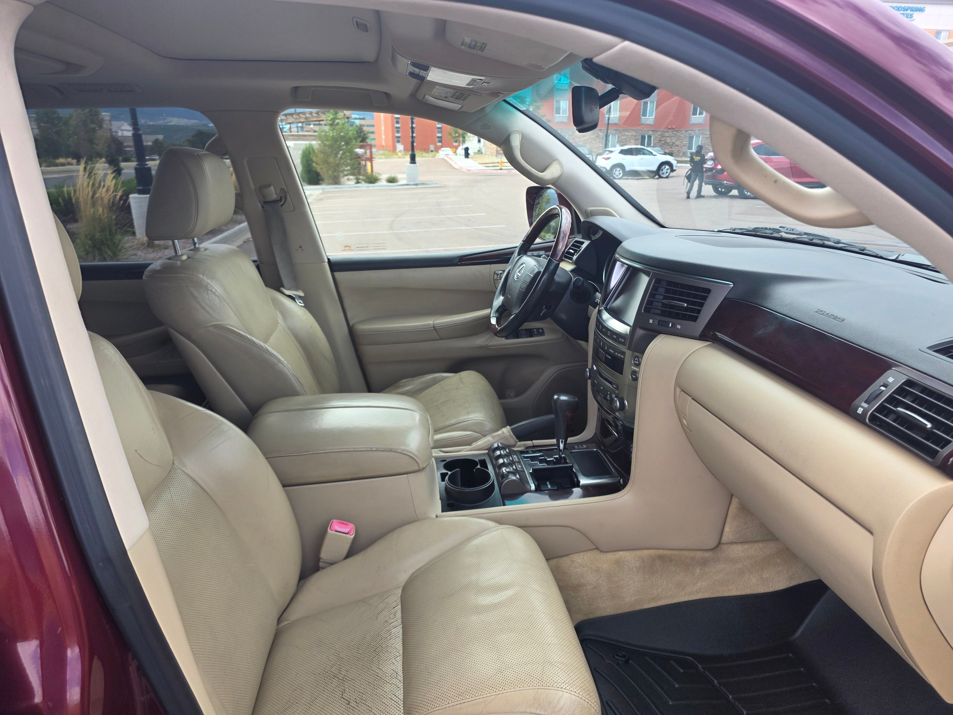 Used 2011 Lexus LX 570 4WD w/ Luxury Pkg image 26