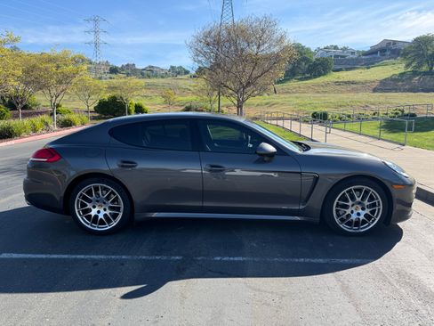 Used 2016 Porsche Panamera Edition image 5