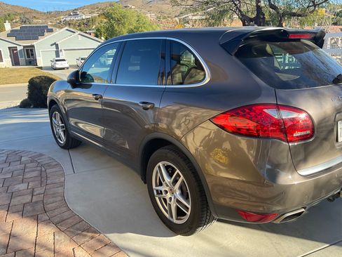 Used 2014 Porsche Cayenne S image 5