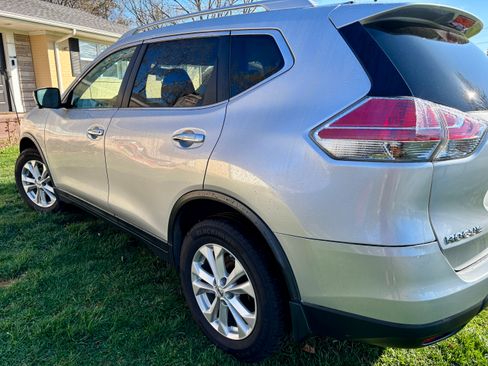 Used 2014 Nissan Rogue SV w/ SV Premium Package image 5