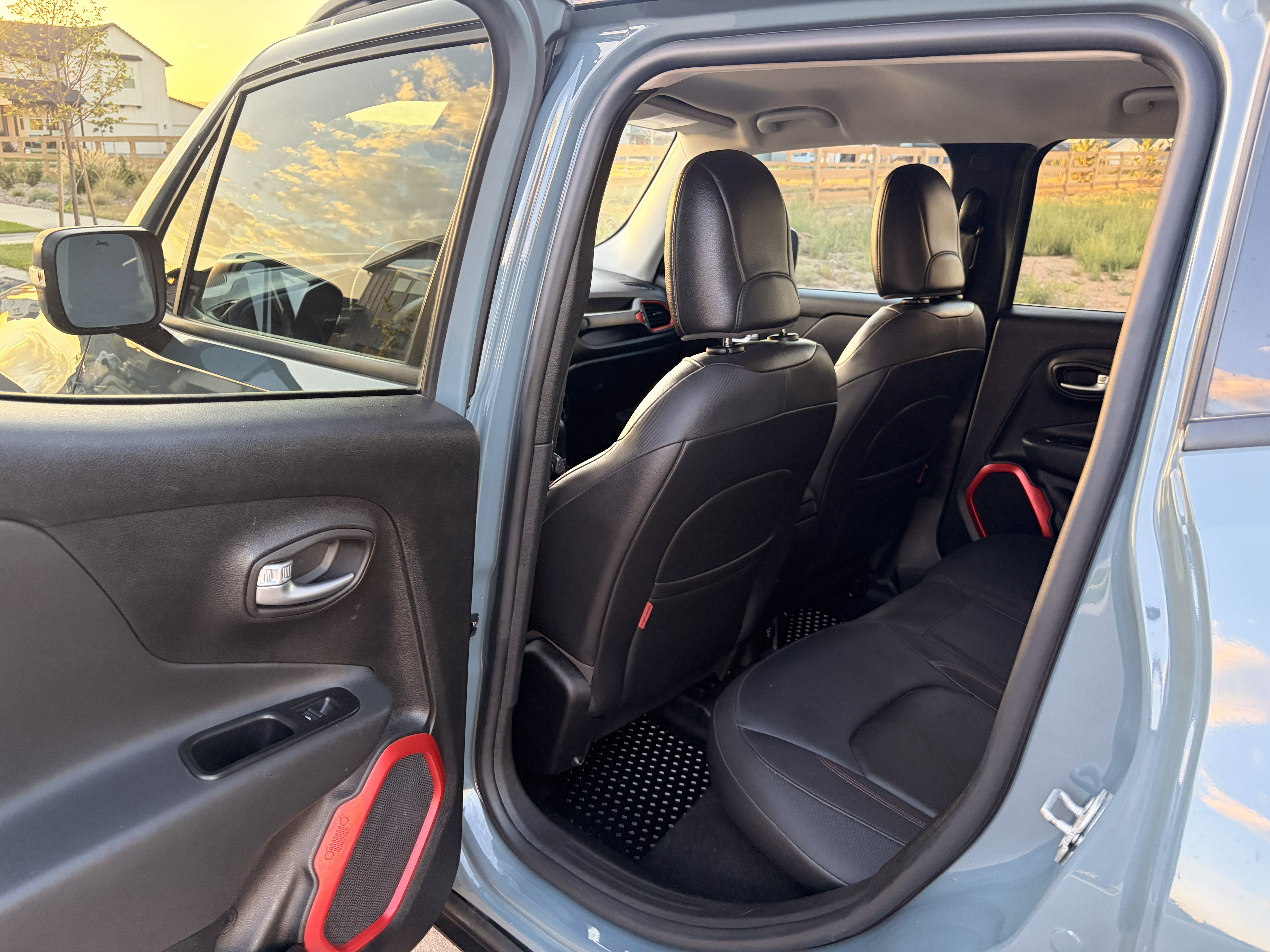 Used 2016 Jeep Renegade Trailhawk w/ Premium Trailhawk Package AWD/4WD image 11