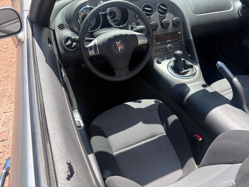 Used 2008 Pontiac Solstice Convertible w/ Preferred Package RWD image 11