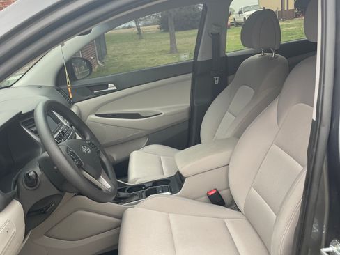 Used 2017 Hyundai Tucson SE image 2