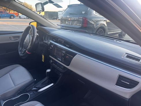 Used 2016 Toyota Corolla LE image 4