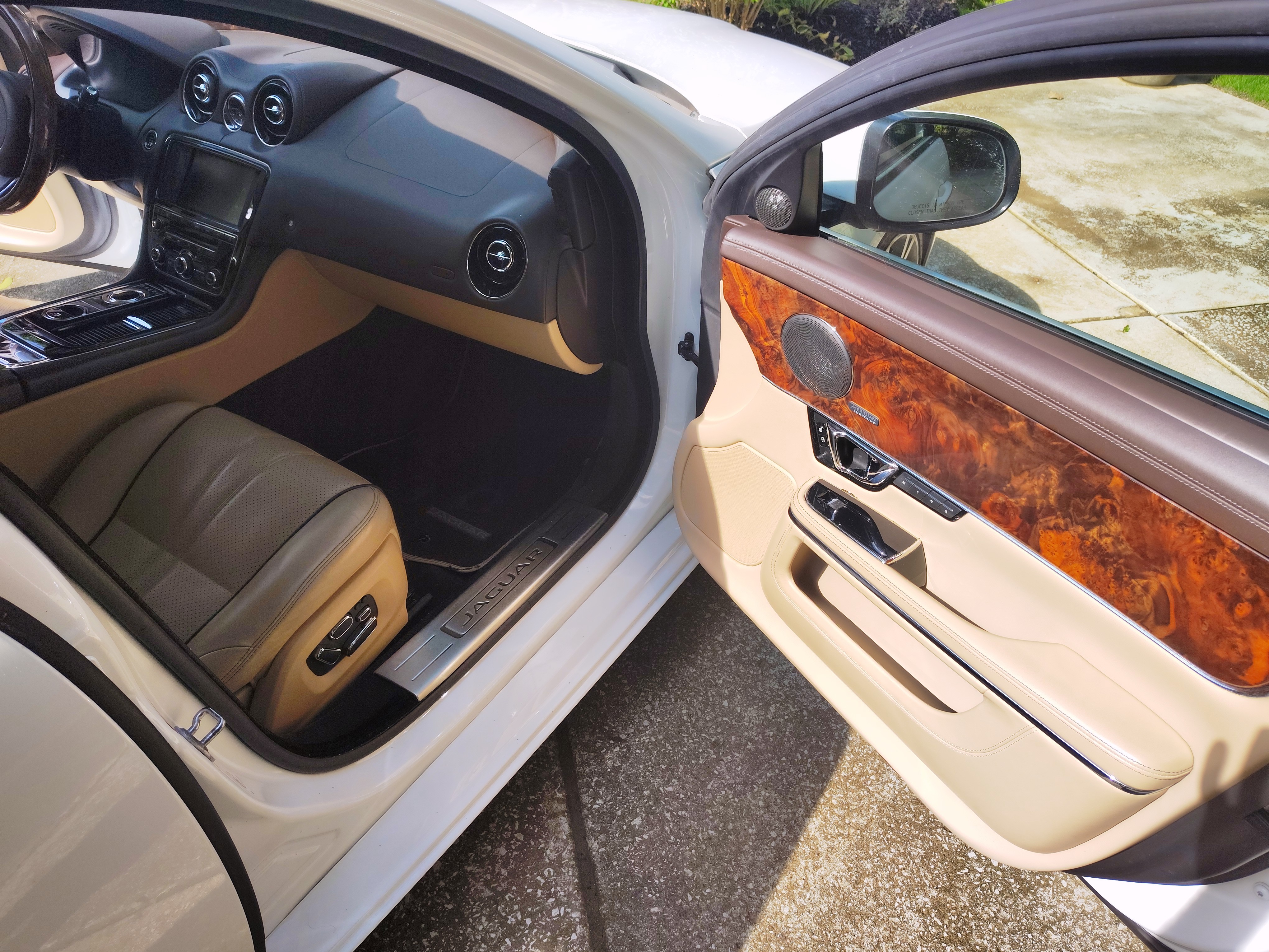Used 2014 Jaguar XJ L Portfolio RWD image 11
