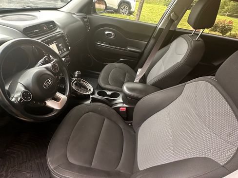 Used 2018 Kia Soul + w/ Audio Package FWD image 16