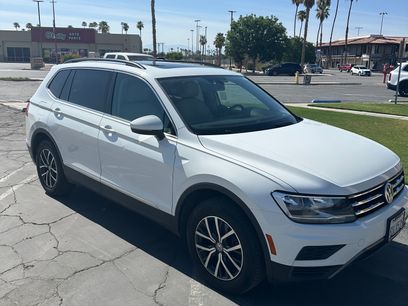 Used 2020 Volkswagen Tiguan SE w/ Panoramic Sunroof Package